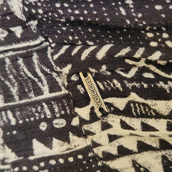 Volcom Black and White Patterned Skirt - Picture 2 of 4